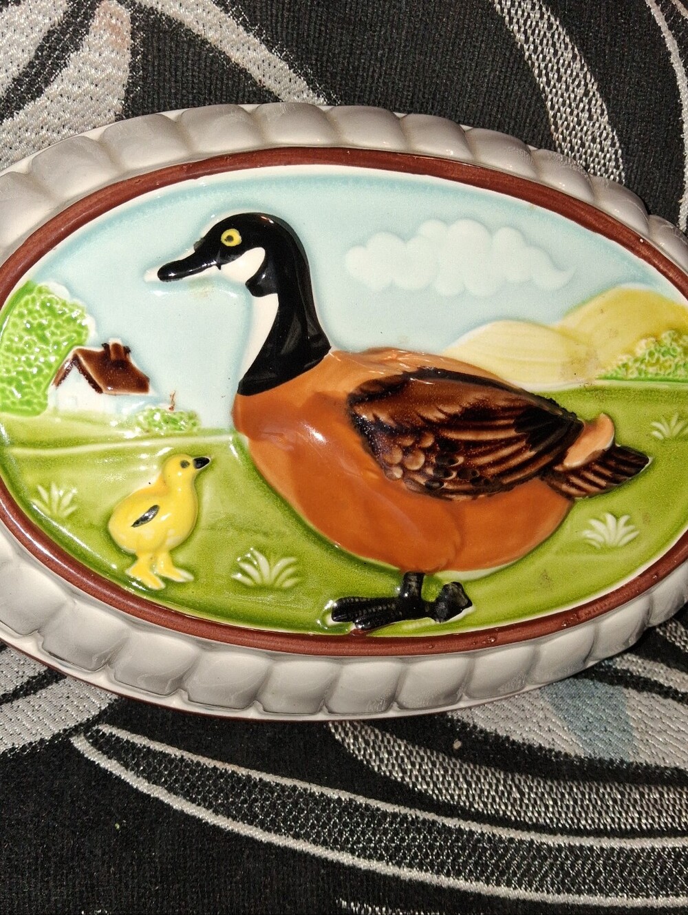 VINTAGE HAND PAINTED CERAMIC "TOWLE" BRAND CANADA GOOSE MOLD WALL HANGING.